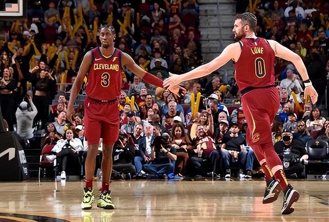 得分助攻一肩挑！哈登打满首节7中3拿到10分2板3助罚球3中3.